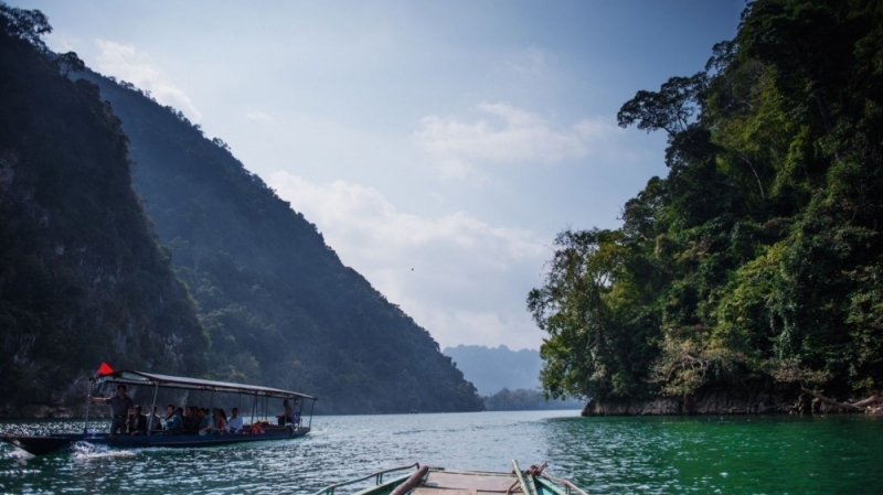 Vẻ đẹp tiên giới của 4 dòng sông trong hang động Việt Nam
