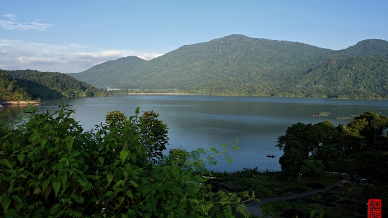 Hồ Đa Mi - Hàm Thuận thu hút du khách
