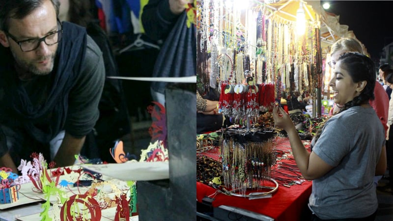 Khách Tây thích thú mua sắm ở chợ đêm phố cổ Hà Nội