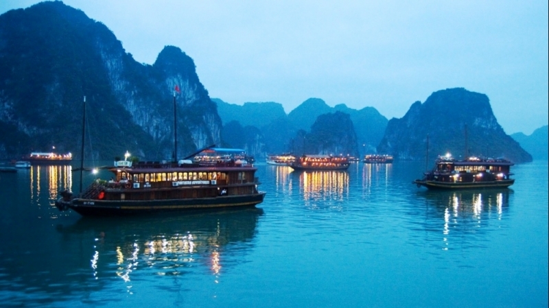 Hạ Long về đêm