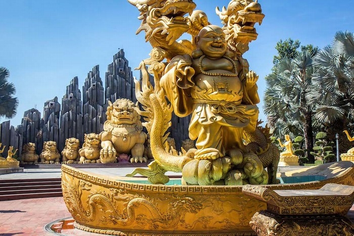 Khách Tây gọi Suối Tiên là Disneyland phong cách Việt Nam