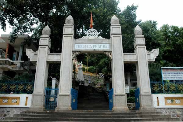 Chiêm bái Thích Ca Phật Đài