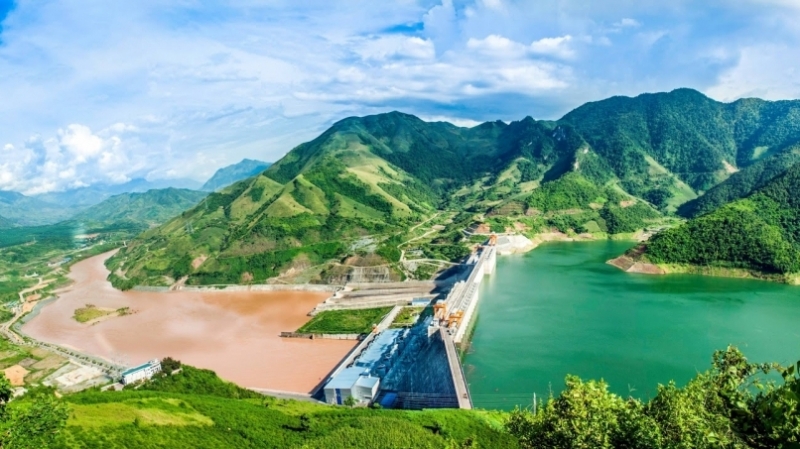 Tới thăm nhà máy thủy điện lớn nhất Đông Nam Á