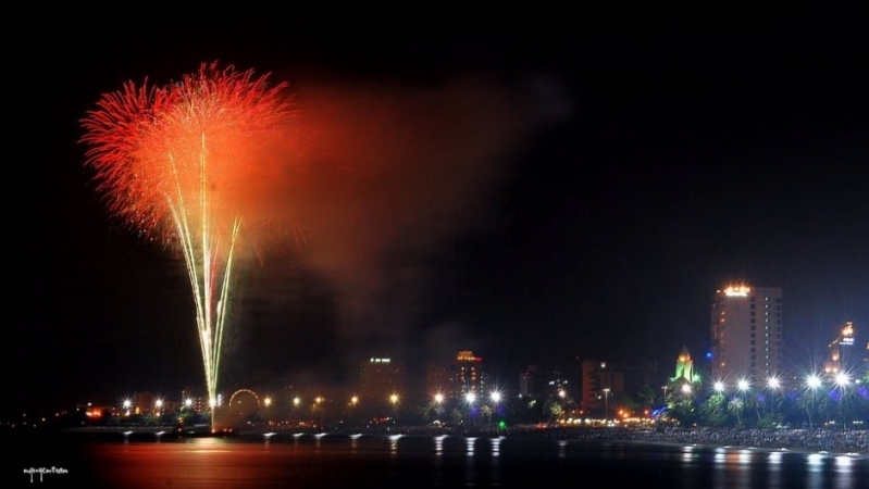 Du xuân phố biển Nha Trang ngắm pháo hoa