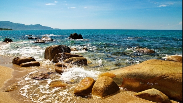 Vẻ đẹp hoang sơ cần được khai phá của bãi biển Vinh An