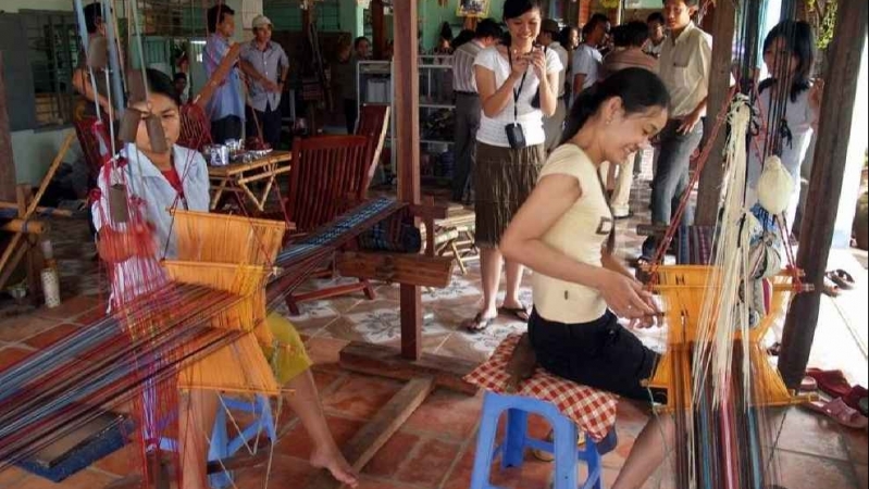Ghé thăm làng dệt thổ cẩm Chăm - Bình Thuận