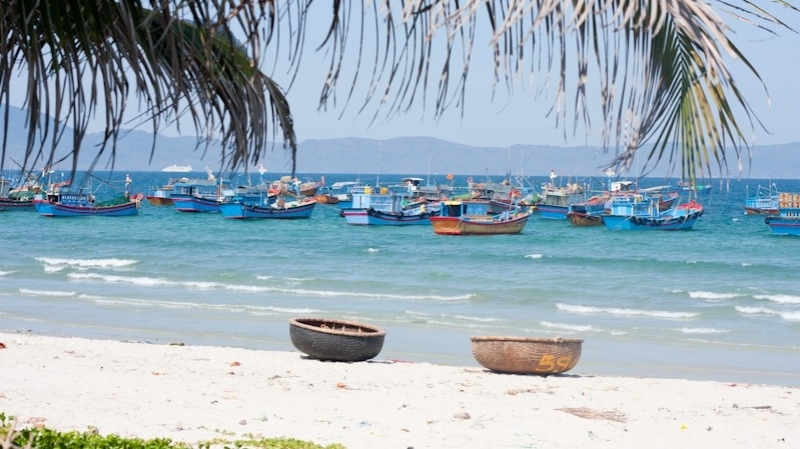 Du lịch Ninh Thuỷ khám phá làng chài nép mình bên biển xanh