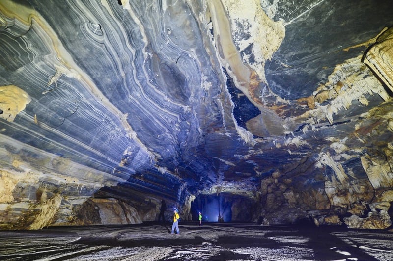 Không chỉ Sơn Đoòng, Quảng Bình còn có một hang động khác hoang sơ và đẹp đến ngạt thở!