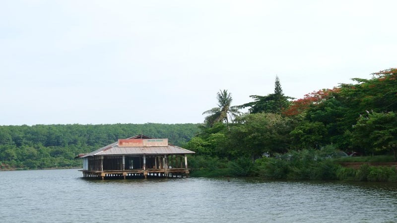 Khu du lịch Suối Lam