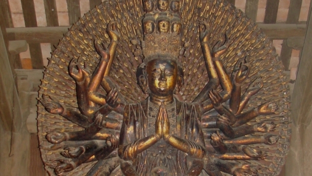 Vẻ độc đáo của tượng Phật nghìn mắt nghìn tay