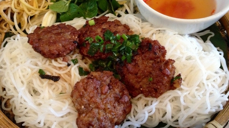 10 món ăn đường phố cực ngon ở Hà Nội